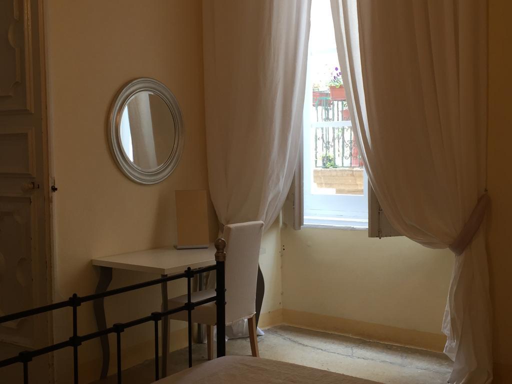 Palazzo Doxi Fontana Dimora Storica Apartment กัลลีโปลี ภายนอก รูปภาพ