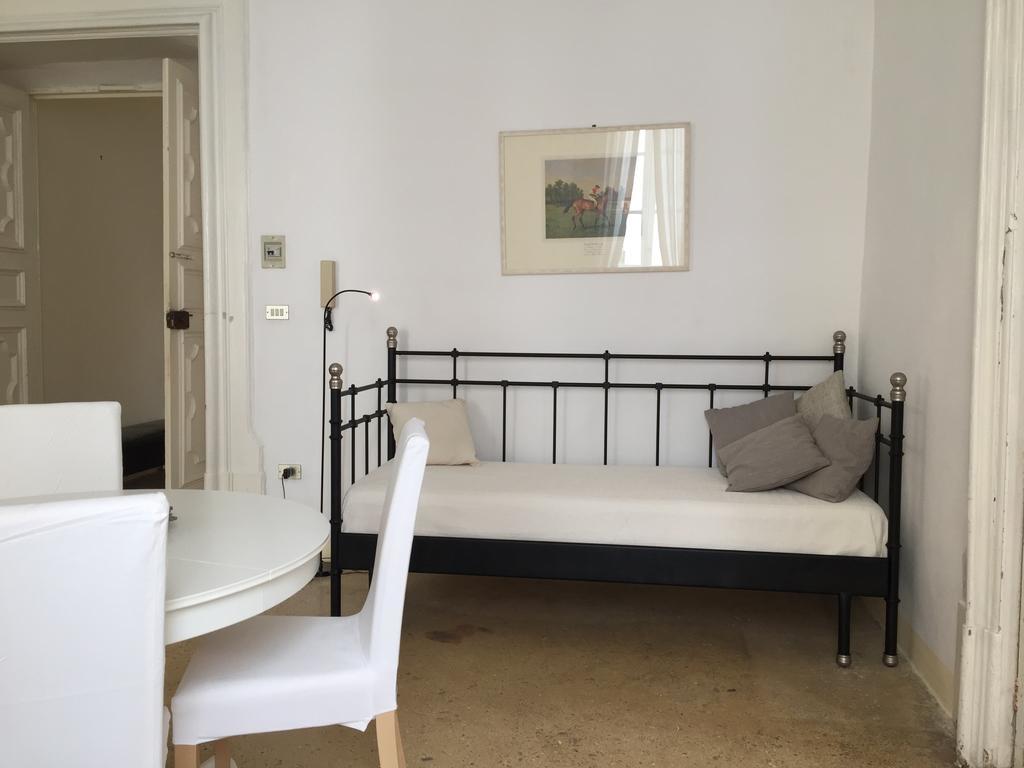 Palazzo Doxi Fontana Dimora Storica Apartment กัลลีโปลี ภายนอก รูปภาพ